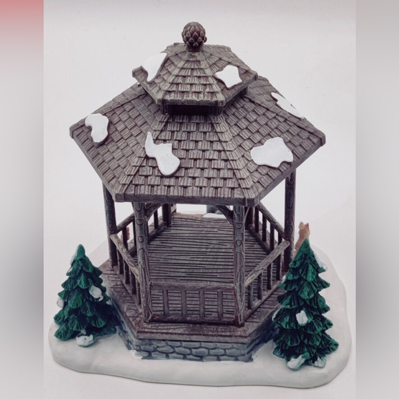 Lemax #43084 Winter Gazebo Table Accent, Boxed 2014 Christmas Village - Picture 5 of 9